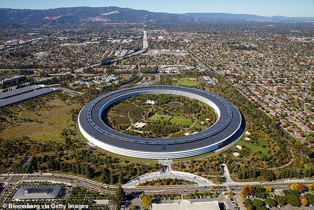 The picture shows Apple's headquarters in Cupertino, California.CEO Tim Cook announced that employees will return to the office one day a week starting April 11, then gradually increase to three days a week starting May 23