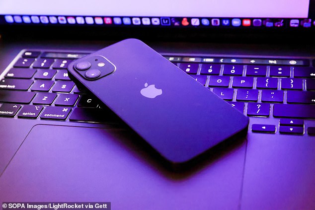 A Brazilian court in Brazil on Monday ordered Apple to pay a customer $1,081 for moral damages the company suffered from buying an iPhone without a charger adapter. Judge Vanderlei Caires Pinheiro of the 6th Special Civil Court of Goiania found that Apple's forcing consumers to buy adapters at the same time as their phones was an 